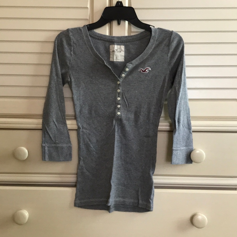 Gray 3/4 length sleeve top